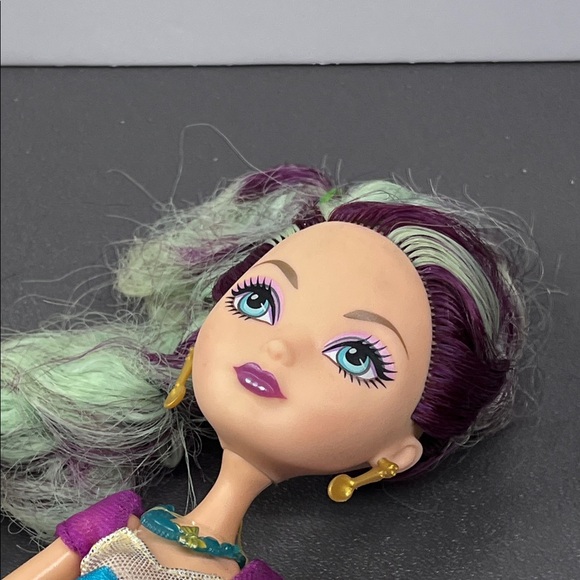 Ever After High Madeline Hatter First Chapter - Picture 6 of 15